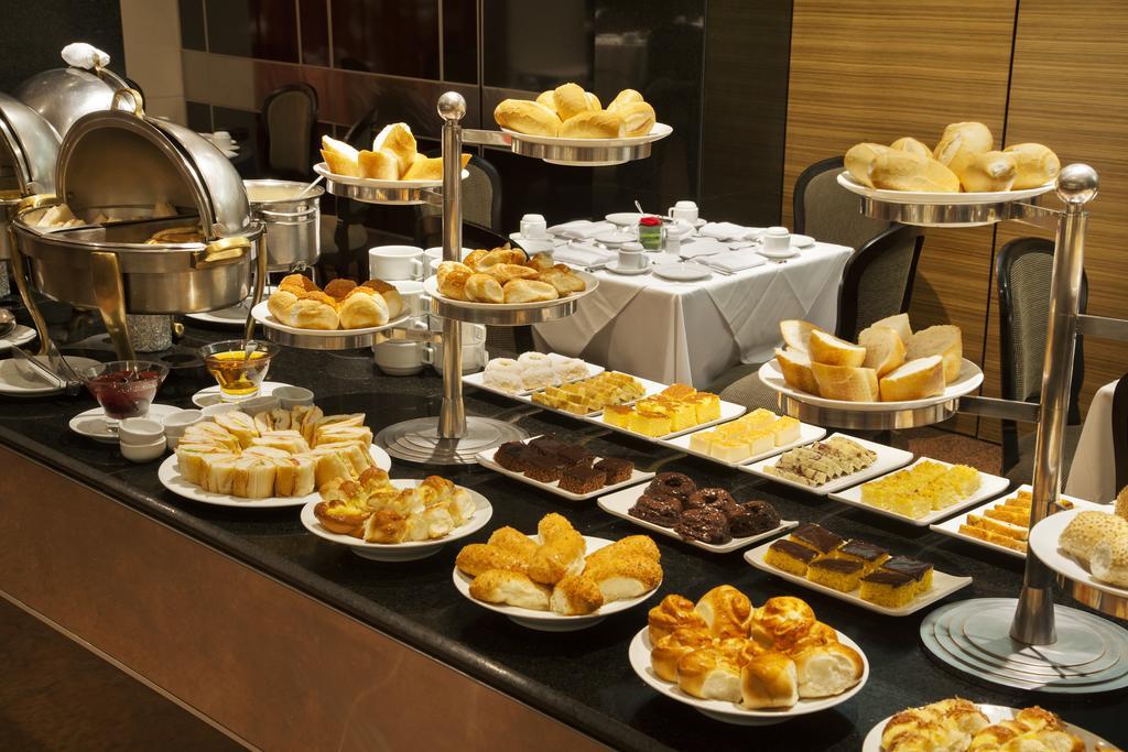 Hotel Windsor Plaza Brasília Exteriér fotografie A dessert buffet
