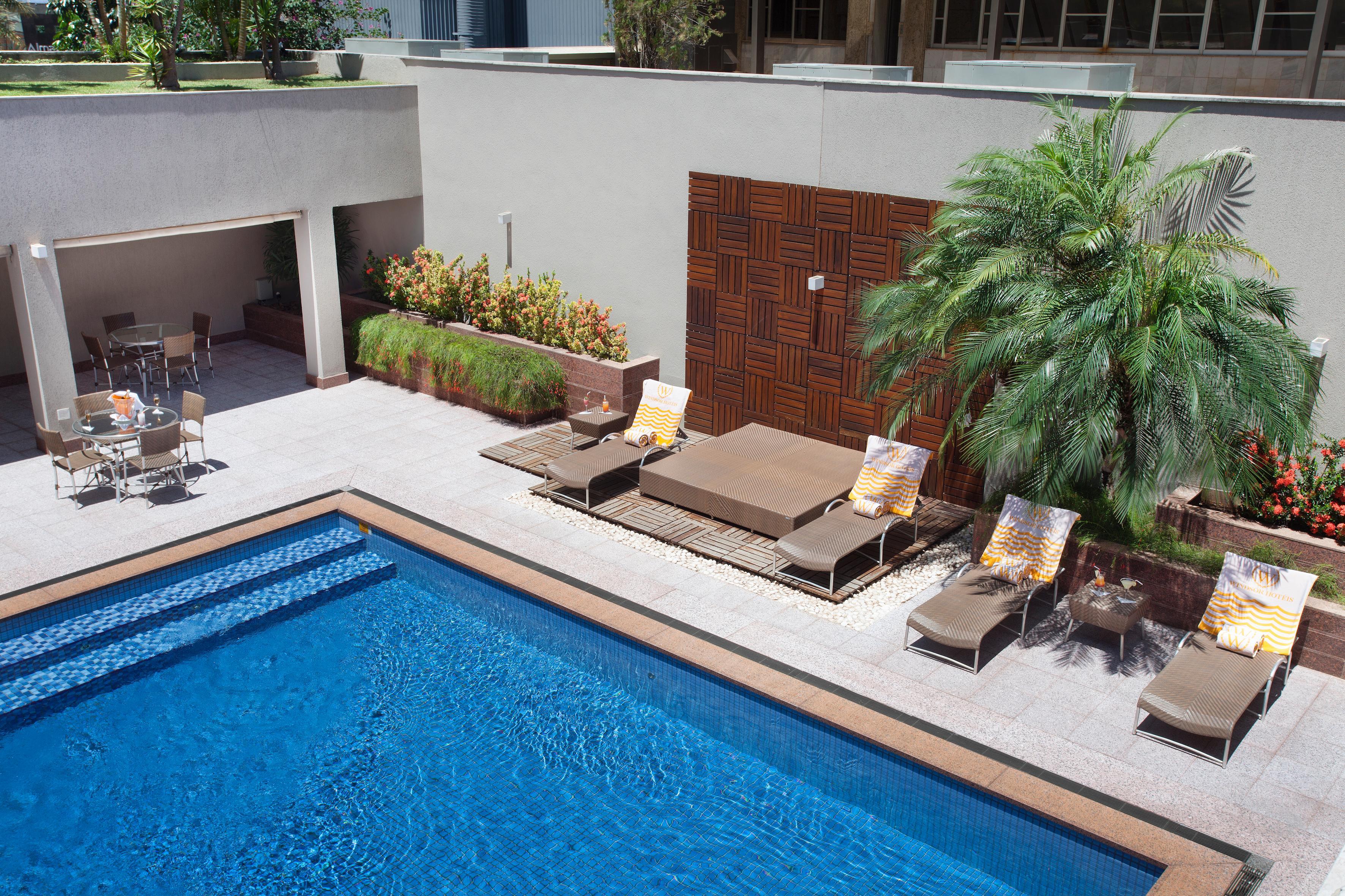 Hotel Windsor Plaza Brasília Exteriér fotografie The pool at the hotel